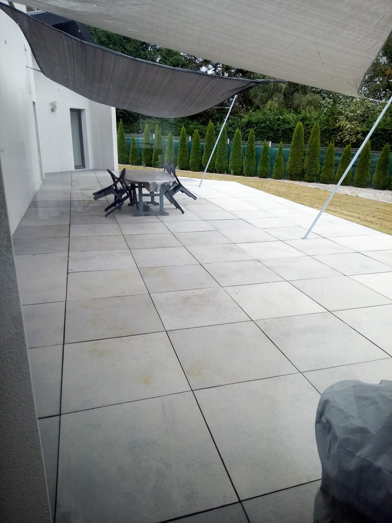 Terrasse et barbecue